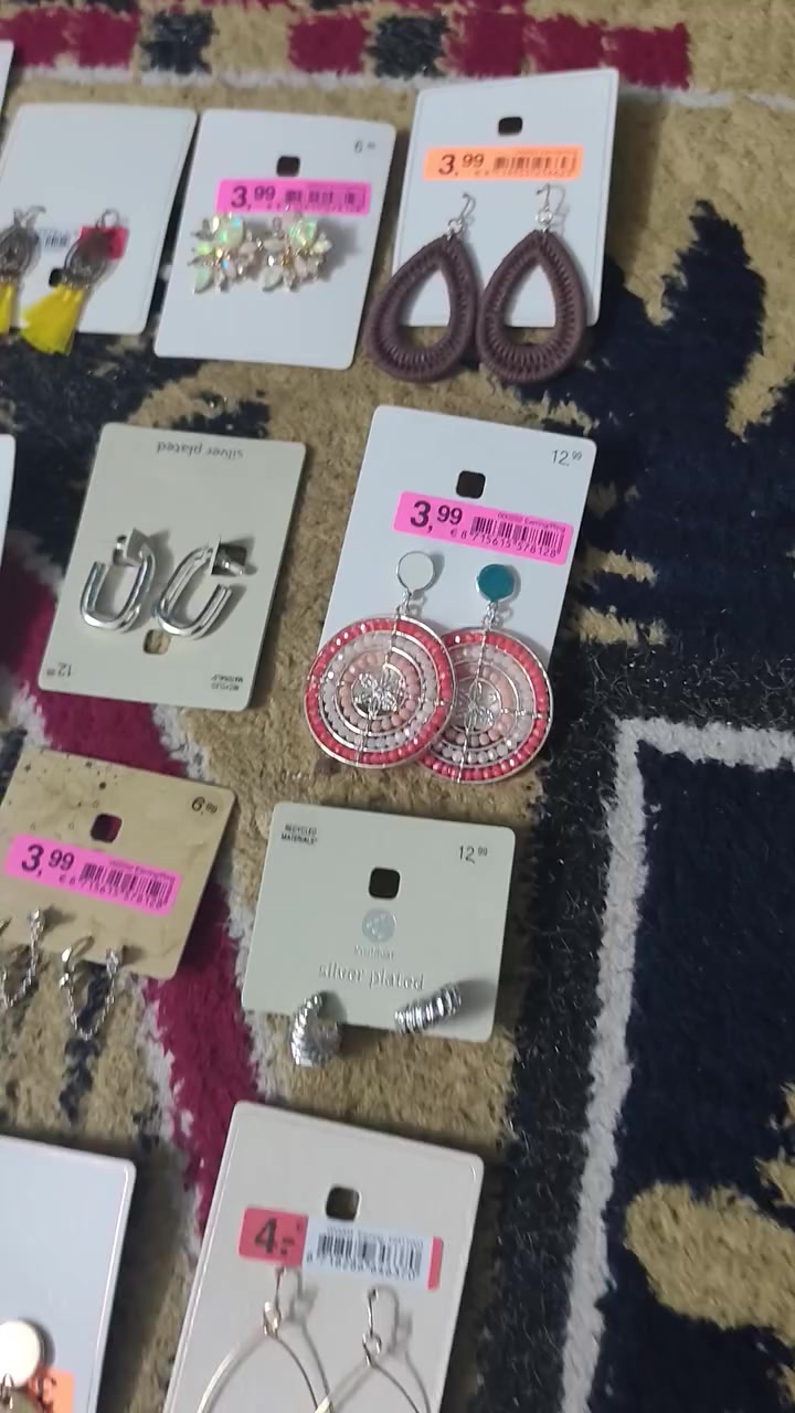 السلام عليكم.50 قطعة اكسسوار ب15الف


**إذا كنت صاحب هذا الإعلان وتريد حذفه لأي سبب، رجاءا أرسل رسالة إلى الدعم الفني**