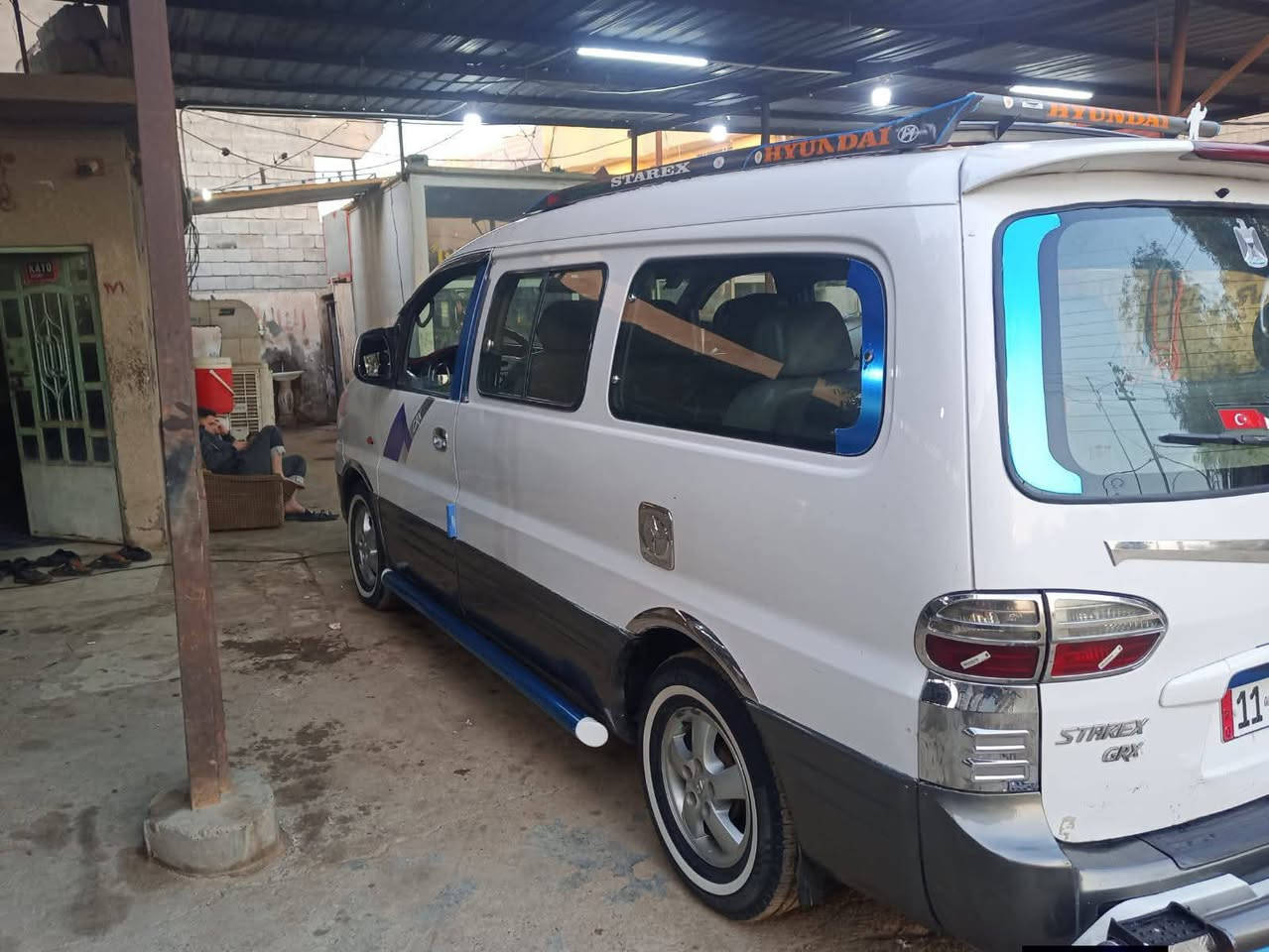 سلام عليكم ستاركس //2006 سياحي //4دسك// رقم بغداد بأسمي// رقم انكليزي //سنويه لل32 يله تنتهي //صدر امامي وخلفي جديد// تخم تاير جديد //تدفئه شغاله //تبريد ثلج// شواصي كفاله // غرفتها بلاديه مال شركه جديده //مكاني ديالى الخالص // الاستفسار ***********
