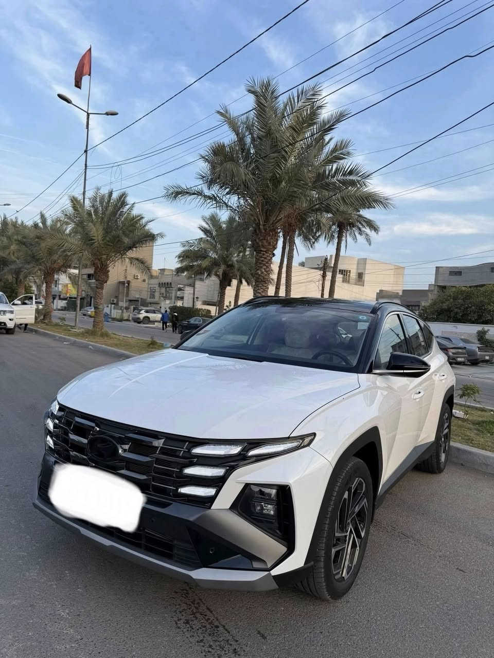 هونداي توسان 2025 - (توكلر) بحالة الزيرو
ا (ماشية 6000) - 

فول مواصفات

• المحرك: 2.0 لتر 

• المقصورة: داخلية مميزة باللون الأبيض الملكي بحالة الوكالة.

• التكنولوجيا: شاشة "سينما" متصلة (أحدث إصدار)، كاميرا دوارة (تتبع

حركة المقود).

• المقاعد: تحكم كهربائي بالكامل مع ميزة تبريد المقاعد.

• الراحة: بردات خلفية بلاد (للأبواب)، جنطة (صندوق خلفي) كهرباء.

® الأنظمة والتحكم:

• التشغيل: بصمة تشغيل + تشغيل عن بعد.

• القيادة: 4 أنظمة قيادة (Drive Mode) لتناسب كافة الطرق.

• التحكم: هاند بريك كهربائي + نظام أوتو هولد (Auto Hold) .

• الحساسات: نظام تحسس أمامي وخلفي متكامل.

• العجلات: ويل كب حجم 19

السعر:242 وبيه مجال 

الموقع: بابل -شارع 80 .

ما للاتصال والاستفسار : *********** /// ***********
