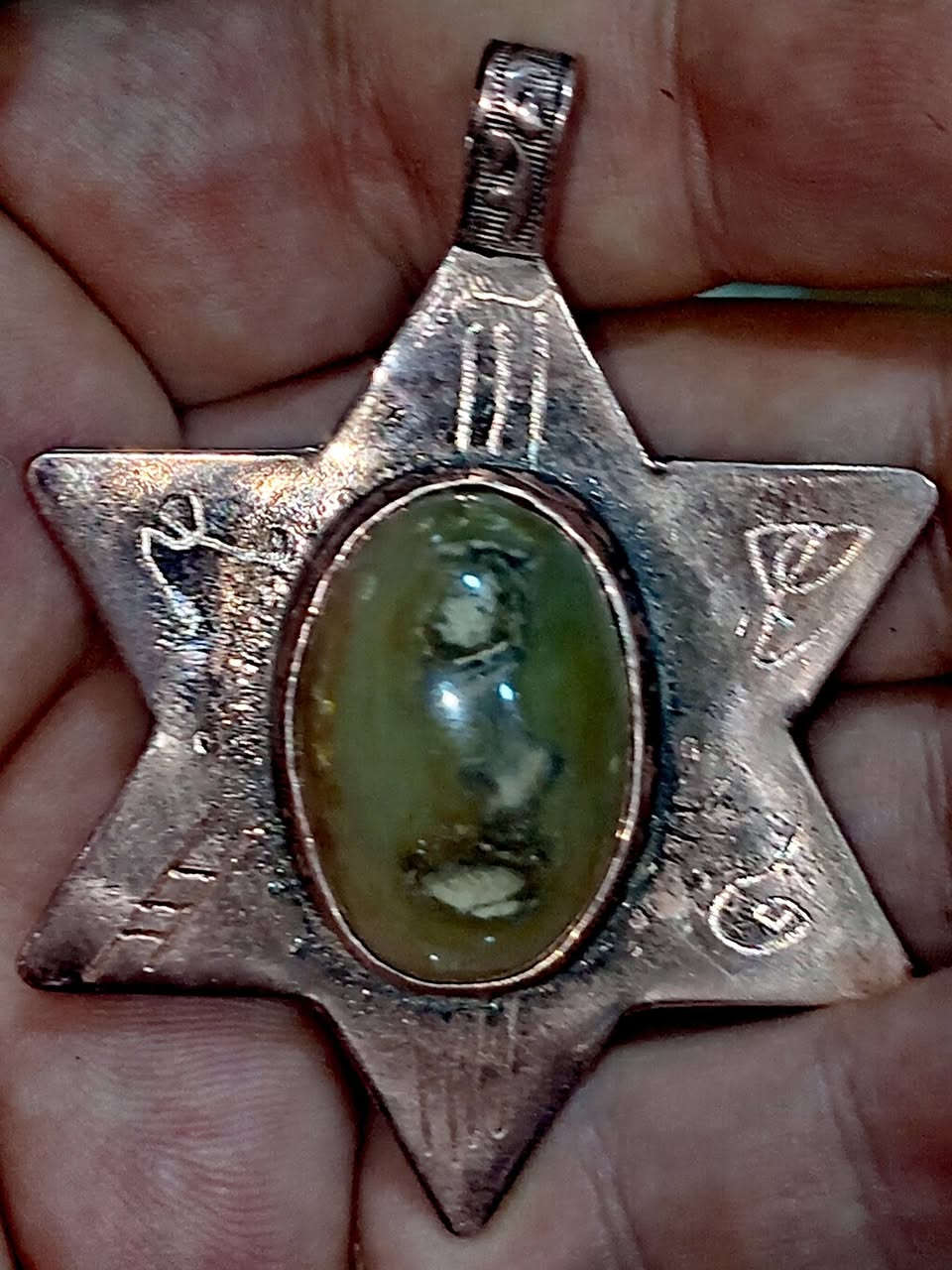 عرض خاص..
قلاده نحاسية نجمه داود مطلسم روحاني قوي
تلبس على الوجهين... 

بحجر الداودي المصور الأصلي العسلي 
وحجر السليماني الأصلي المصور الرصاصي

مع خاتم هدية بحجر العقيق اليماني المصور تحفة

شغلها
محبة وقبول عام
جاه وجه مهابه وطاعة عامة
تسهيل امور عام
عقد لسان عام

عنوان بغداد يوجد توصيل مجانى لكافة المحافظات السعر على الخاص


**إذا كنت صاحب هذا الإعلان وتريد حذفه لأي سبب، رجاءا أرسل رسالة إلى الدعم الفني**