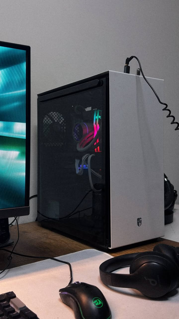 بيسي تجميعة للبيع:
CPU: Intel Core i5-13400F Processor TRY


GPU: Gigabyte GeForce RTX 3080 3 fans oc 12GB black

COOLER: Deepcool Castle 240 v2 rgb white


STORAGE1: SAMSUNG SSD M.2 500GB 980 pro NVMe


STORAGE 2: Lexar NM620 SSD 1TB PCIe Gen3 NVMe M.2


RAM: TEAMGROUP T-Force Delta RGB 2X16 3200 HZ 32GB


MB: GIGABYTE B760M AORUS Elite AX white


PSU: Segotep GM850W 750W Gold 80+ Full Modular, PCIe 5.0 & ATX 3.0 - White


CASE: DEEPCOOL MACUBE 310P white

* كل القطع وياها الكراتين


السعر: مليون و 450. وبي مجال
المكان: الموصل
يوجد توصيل*


*PSU ( بور سبلاي مستعمل بيع مفرد ): deepcool dq650-m-v2l Black - 650W كامل الملحقات ب 55الف


**إذا كنت صاحب هذا الإعلان وتريد حذفه لأي سبب، رجاءا أرسل رسالة إلى الدعم الفني**