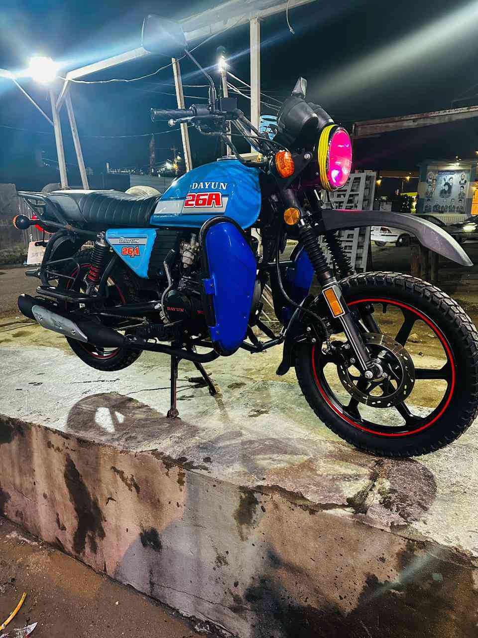 دراجه دايوان نفخ موديل 2023طالعة 2024شهر 9 رقم بغداد تحول تستلم لوحات انكليزي  ماشيه 15الف دراجة جديدة عضم قويي
مكانها بغداد العبيدي 

الاستفسار ع رقم بس  ***********
