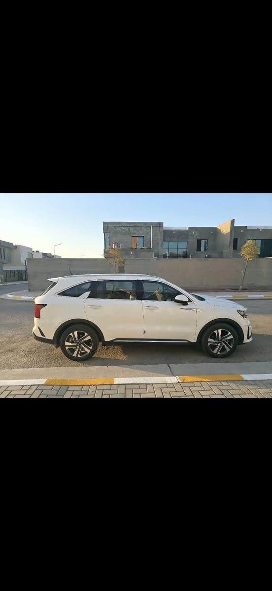 كيا سورينتو 2023 للبيع (مواصفات خليجي)

🔹 المحرك: 3.5 لتر V6
🔹 ناقل الحركة: أوتوماتيك
🔹 الممشى: 28,147 كم فقط
🔹 اللون: أبيض
🔹 الداخلية: شامواه (مغلف جلد + ارضية جلد)
🔹 عدد المقاعد: 7
🔹 اللوحة: بغداد (خصوصي)
🔹 الدهان: كلين تايتل

المواصفات: ✅ بصمة وتشغيل عن بُعد
✅ شاشة + Apple CarPlay
✅ شاحن لاسلكي
✅ رادار + مثبت سرعة
✅ حساسات أمامية وخلفية + كاميرا
✅ حساسات ضغط الإطارات
✅ مقاعد كهربائية
✅ مرايا جانبية كهربائية
✅ تحكم على المقود
✅ نظام ABS ومانع انزلاق
✅ فرامل إلكترونية
✅ حساس مطر
✅ نظام مانع سرقة
✅ LED أمامي
✅ مقاعد صف ثالث

📍 السيارة نظيفة وجاهزة للفحص. 💰 السعر: 31،000$ قابل للتفاوض. 📞 للاستفسار: ***********
