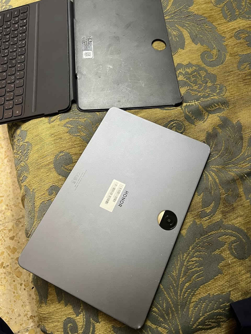 سلام عليكم ايباد هونر للبيع ابر الكيبورد باد 9 فقط الشاشه مفطوره ذاكره 256 مكان بغداد هذا رقم مستعجل على بيعته ***********
