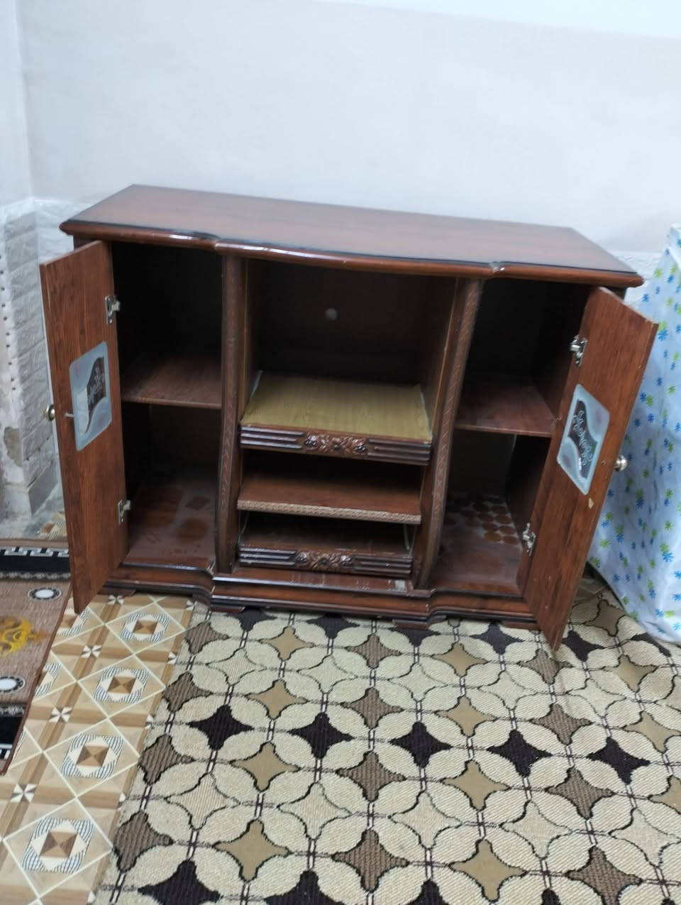 سلام عليكم
ميز تلفزيون صاج عراقي ثكيل بكل معنى كلمة 
سعر 50 الف 
مكان حي جهاد


**إذا كنت صاحب هذا الإعلان وتريد حذفه لأي سبب، رجاءا أرسل رسالة إلى الدعم الفني**