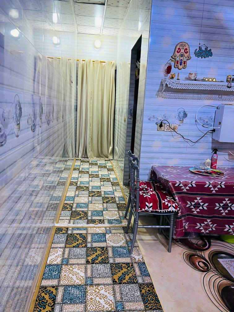 بيت طابق  اونص ميلاد  بل ٨٥ بناء ٢٠٢١ اساس وسقف كله صب مركزي بناء جناي كاشي سيراميك البيت نضيف الطابق الأول غرفه وصاله ومطبخ واستقبال صحيات داخليه وخارجيه الطابق الثاني غرفه وصاله وصحيات السعر ١١٠ مبادره ما ابيع  استفسار عل الرقم ***********
