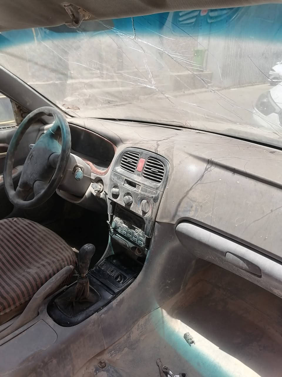سلام عليكم  عندي سياره وفود موديل 2000 السياره متروكه رقمها نجف راعيها موجود رايدينها قفل بعشر ورقات موبايل ***********
