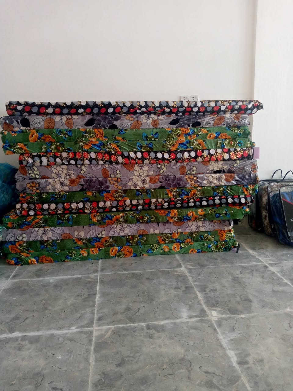 مساء الخير عندي محل مفروشات سعر جمله كلشي رخيص بطانيه دواشك بردات فرشات يوجد خدمة توصيل داخل الفلوجه  *********** بيه واتساب
