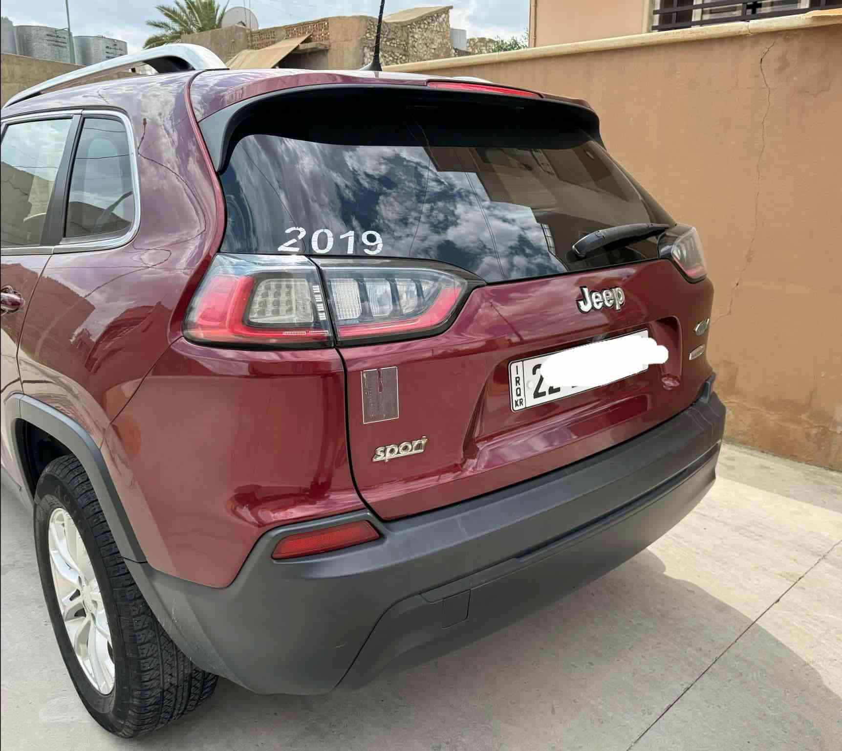 سلام عليكم 
جيب شيروكي موديل 2019 نص فول 

ماشية ٦٥ الف مايل فقط حقيقي 

بدون ارباك ضرر جدا بسيط وسعر مناسب 
العنوان اربيل او موصل 
سنوية جديده وفحص وهزه جديد شرط التحويل والغرامات 

صبغ قليل فقط بداية البونيد بدون دواخل بدون ارباك ورقم شاصي موجود 

تواصل واتساب او اتصال 
***********
*********** أربيل, العراق
