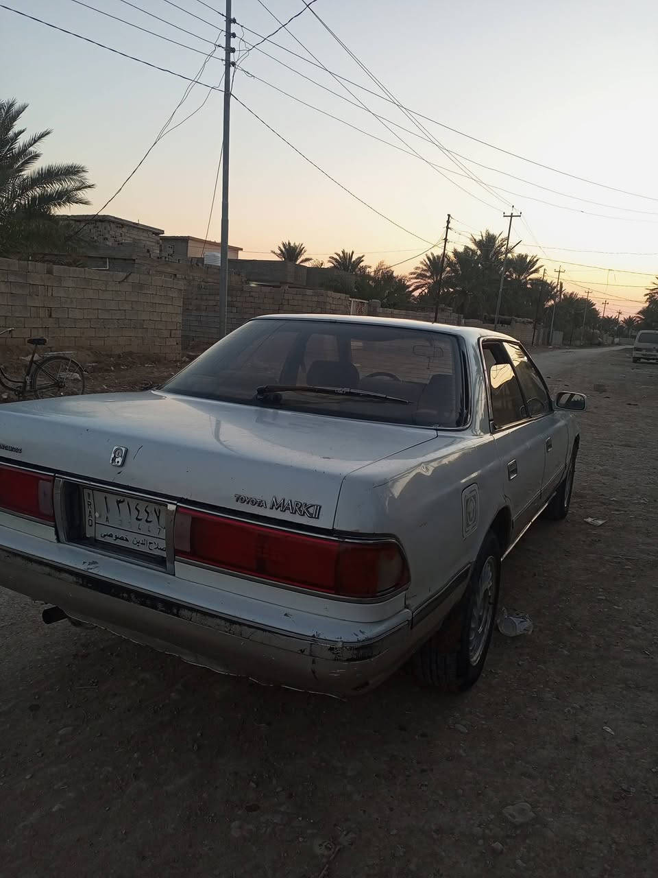 السلام عليكم
مارك موديل 90 
كير ومحرك مكفولات
مكينه 2400 ونجي
كهربائيات كله شغاله
دواخله نضيفه كلش نضيفه مابيه قطرة خياس
السياره احلا من الصور بهواي
رقمه صلاح الدين مشروع وطني
السعر 33 وبيه مجال حك الجيه 
***********
