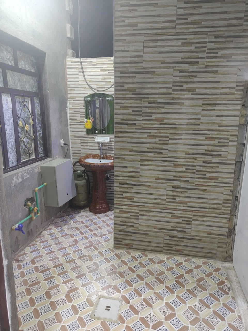 السلام عليكم بيت للبيع طابو زراعي سند 25 مساحه 100 متر خدمات كامله بالسعيدي خلف المجمع مال حجي حسين قرب طريق يا حسين استفسار اكثر اتصال ***********
***********
