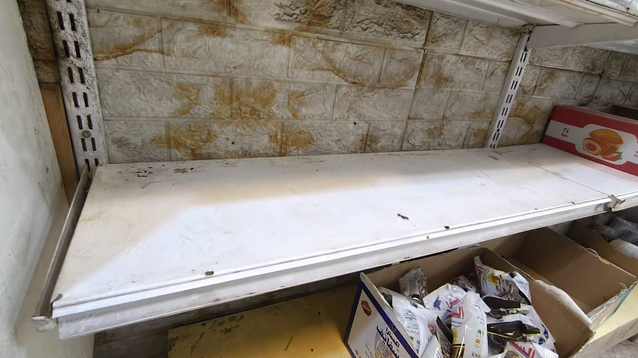 السلام عليكم برادات ومجمدات ورفوف للبيع سعر البراد الواحد 300 وسعرر الرفوف حسب الاتفاق ***********
