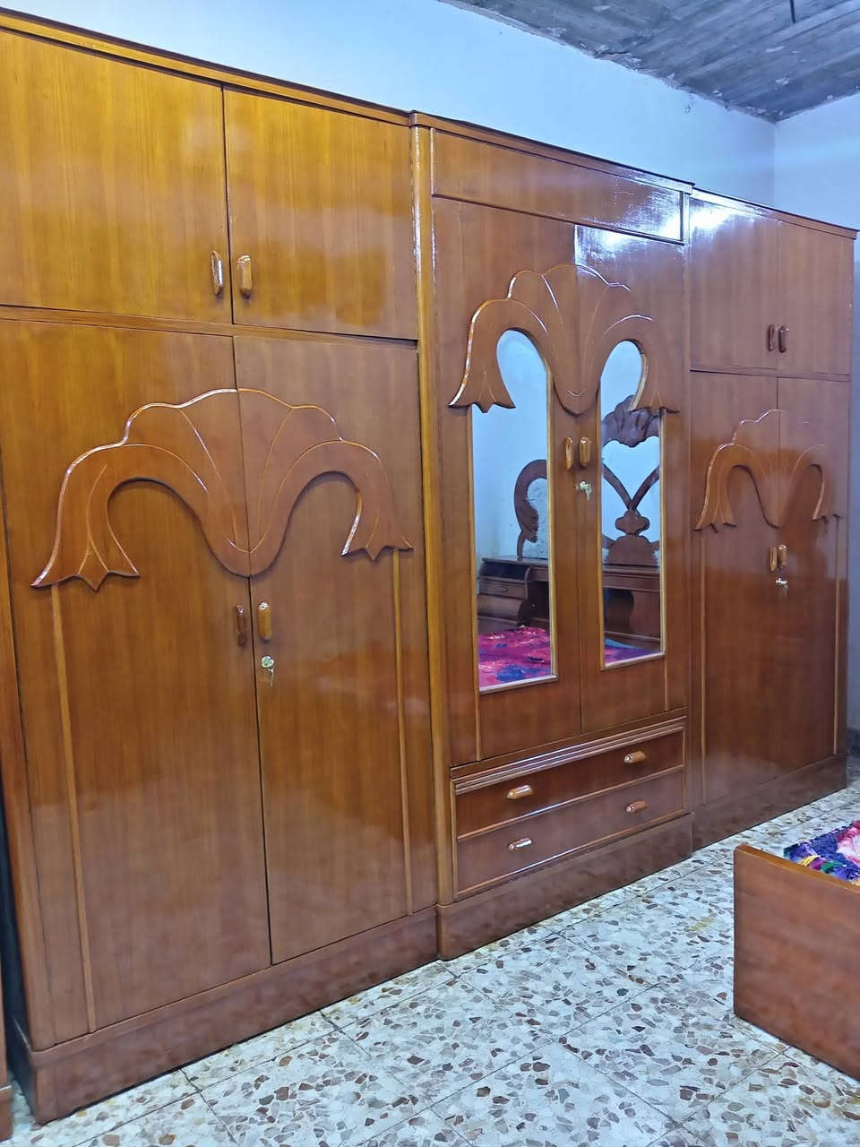 مكلف بلنشر غرفه تسكام نجاره صاج داخل وخارج ظهر جرجوبه 850وبيه مجال مكانه حله  الاتصال بلرقم ***********
