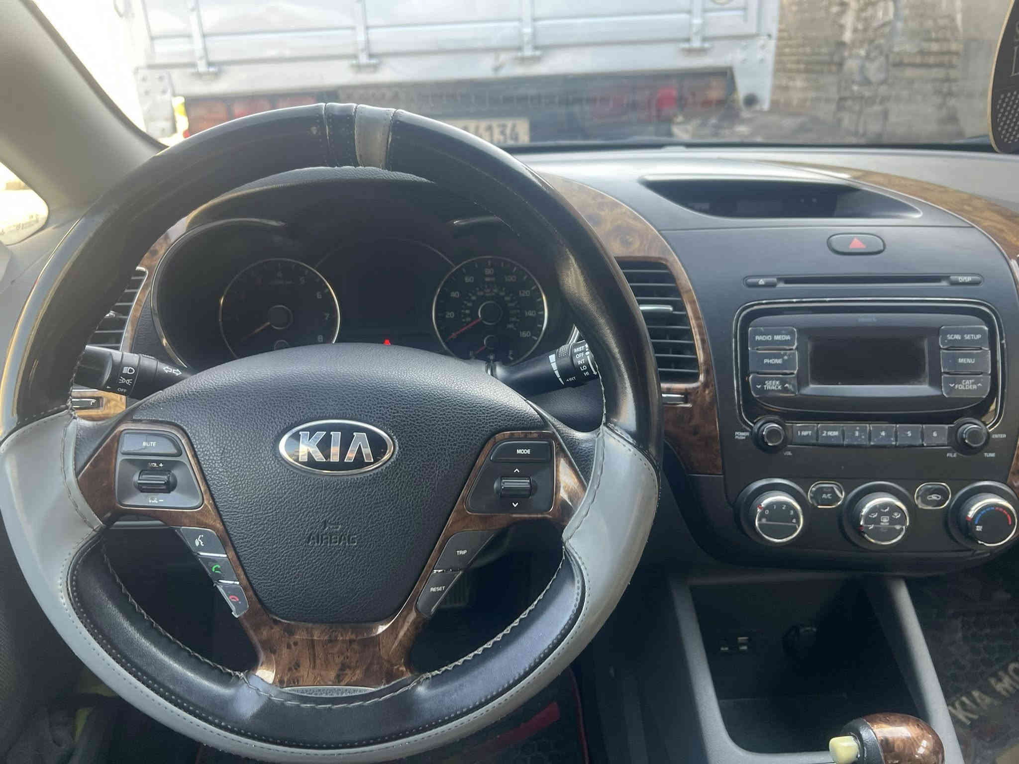 سلام عليكم سياره موديل 2017 السياره مكفواله عدا هلال الجاملغ الخلفي كير محرك مكفول سياره جاهزه ماشيه 80 الف جدبده كلش محرك 2000 دوش وارد امريكي موضح بل سونار 
بغداد مدينه الصدر ***********
السعر 118 وبيه مجال
