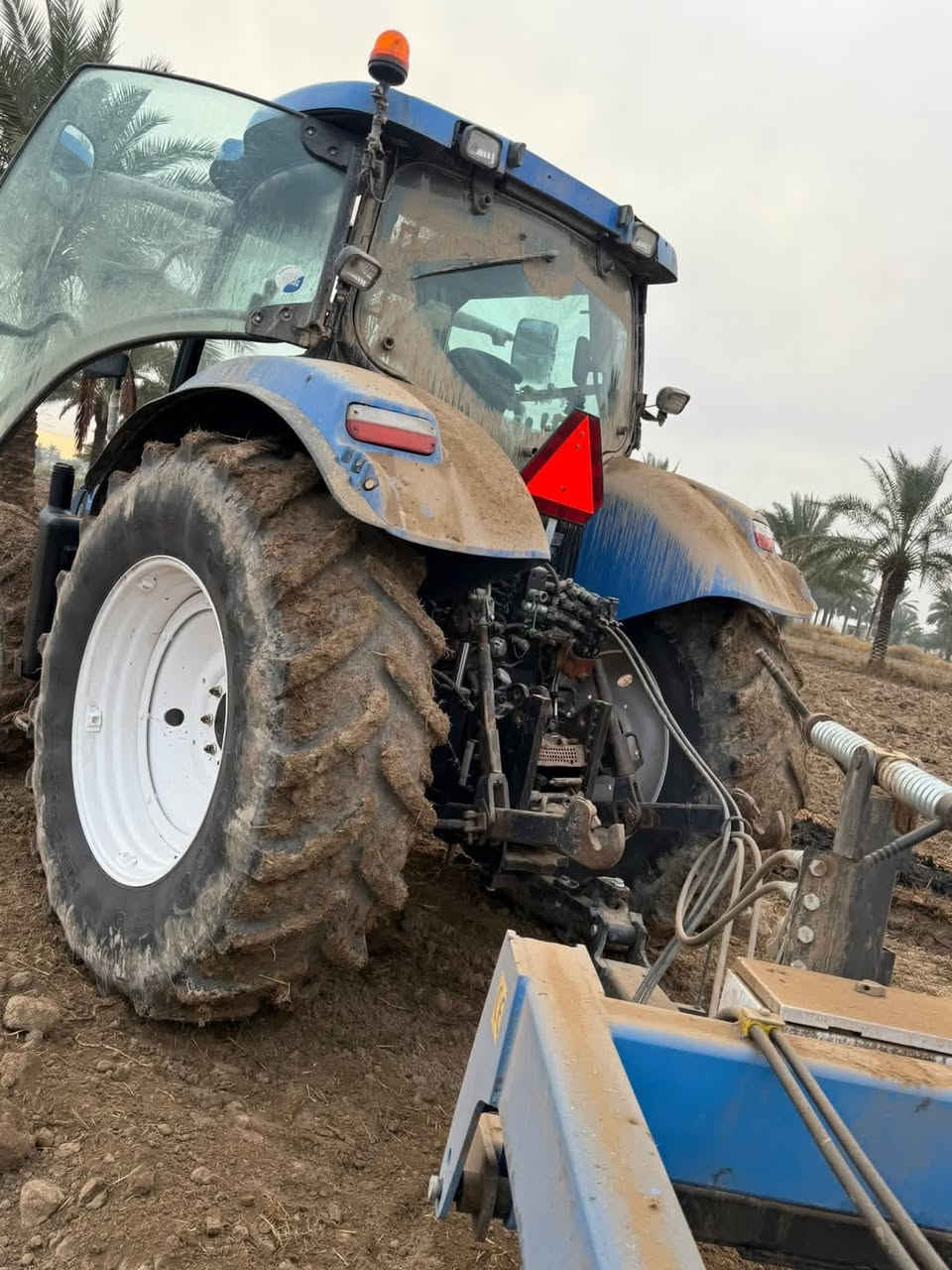 سلام عليكم تركتر نيهولند T6070تركتر جديد كفاله عامه كير محرك مكفول تواصل اتصل ***********
