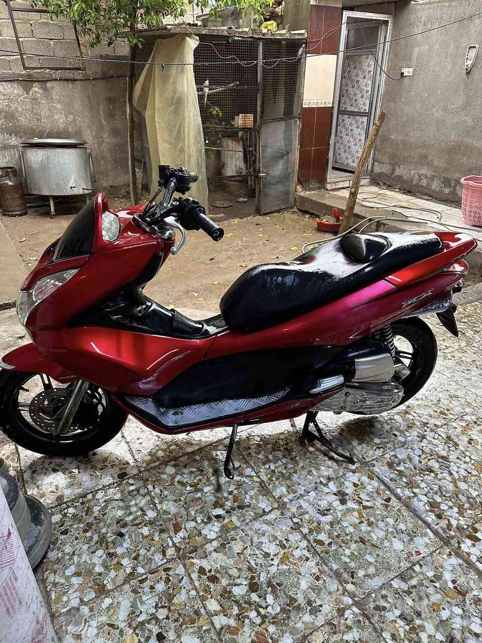 السلام عليكم للبيع pcx  2016 ياباني اصلي ستاند كهرباء حساس زدحام الدراجه كلها مزوده نبكل بلاد لون مميز كهربأيات كلها شغاله دراجه خير من الله نقصها جامه فقط  وبيها تبخير قليل ممأثر معدل 110  سعر 10 وبيها مجال *********** بغداد مدينه الصدر
