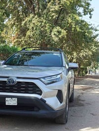 للبيع تويوتا Rav4 هايبرد موديل 2024 رقم بغداد ماشية 34 مواصفات فول xle...