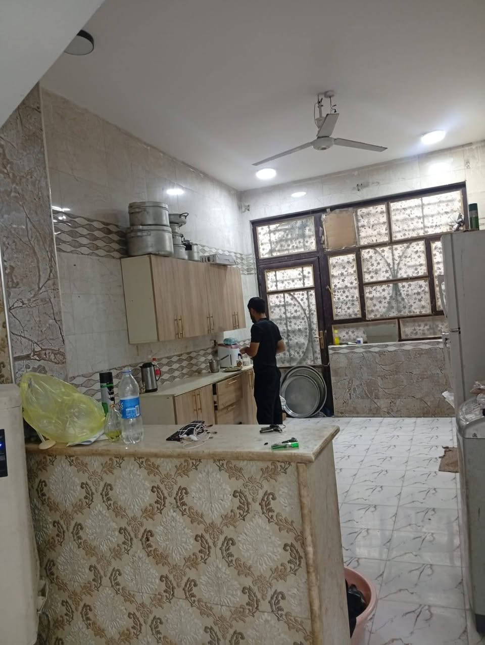 (معروض عقار سكن سند  زراعي /25 للبيع) 
مواصفاته:
بيت (100متر م)طابقين يحتوي علئ( صالة + استقبال +مطبخ+ حمامات داخليه وخارجيه في  الطابق الاول +غرفتين نوم وحمامات في الطابق العلوي) 
السعر:-(٧٠٠٠٠٠٠دينار سبعون مليون دينار عراقي)
العنوان: -حلة -شارع 100فرع الصيدلية '
الرقم ***********
