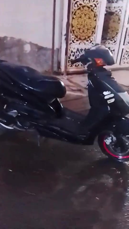 بغداد شعب شارع أبو علي 
السلام عليكم دراجه سكنس نثيه دراجه خير من الله مكفوله مكينه وضفيره كهرباءياته كامله ول غلطه سعر؟ 550وبيه مجال رقمي***********
