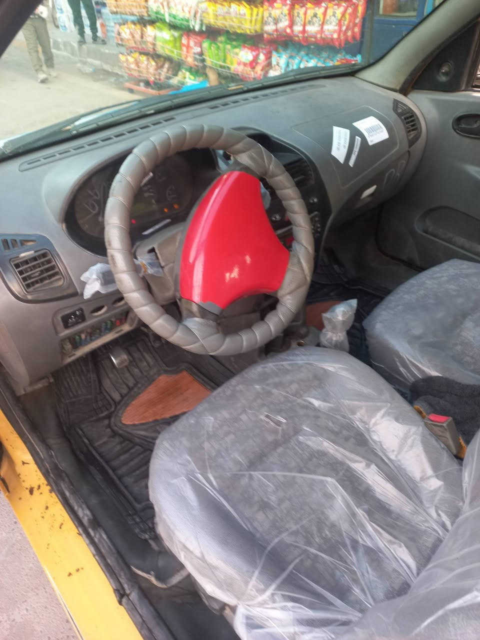 السلام عليكم سياره طيبه موديل ٢٠٠١٦ السياره جديده مال جناي شواصي شركه كيرمكينه تخم كهربائيات تبريد صدر كله جديد بيه بس جاملغ خلفي بي باردومصبوغ مكان السياره بغدادمدينة الحريه رقم الهاتف *********** السعر٣٧ وبي مجال بسيط
