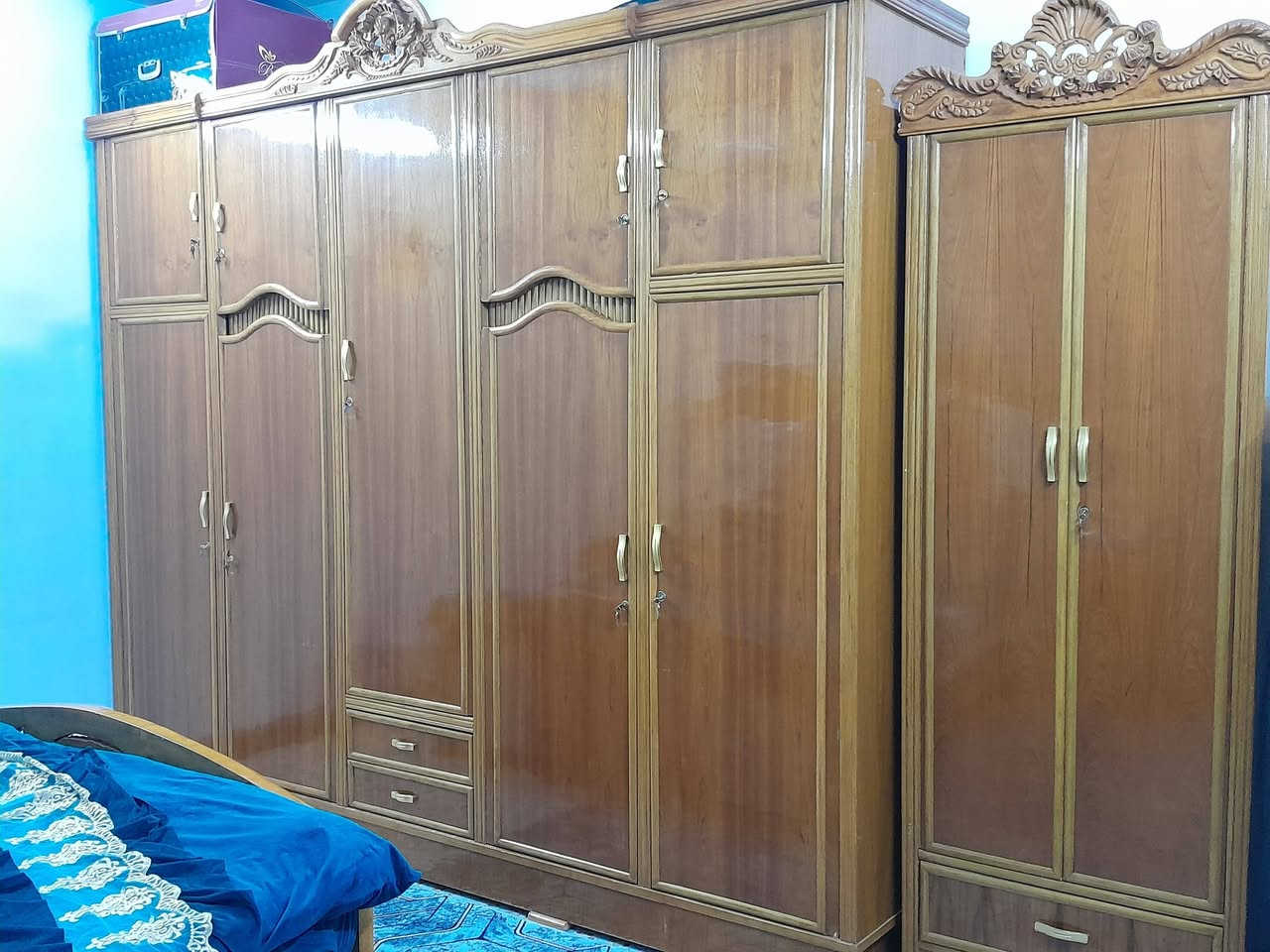 سلام عليكم ابيع غرفه تزام شغل ايدي اني نجار نضيفه وجديده كلش مثل ماوضح بصوره ***********
