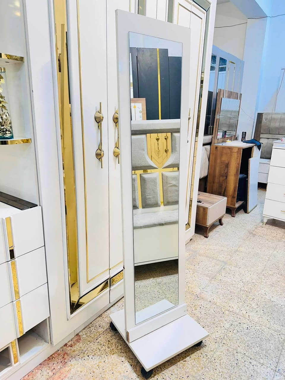 غرفه نوم تركي 🇹🇷مستخد
نضافه 80‎%💯 

تتكون من 10 قطع 

ميز امرايه داخلي 

+كنتور اضافي بابين + برغي وجوي حديد + شازلون مخزن  + اناره شغاله 💡+جام برونزي +قماش وتر بروف 

سعر مليون مليون 

تشمل التوصيل والشد داخل بغداد مجاناً باقي المحافظات كروه رمزيه


**إذا كنت صاحب هذا الإعلان وتريد حذفه لأي سبب، رجاءا أرسل رسالة إلى الدعم الفني**