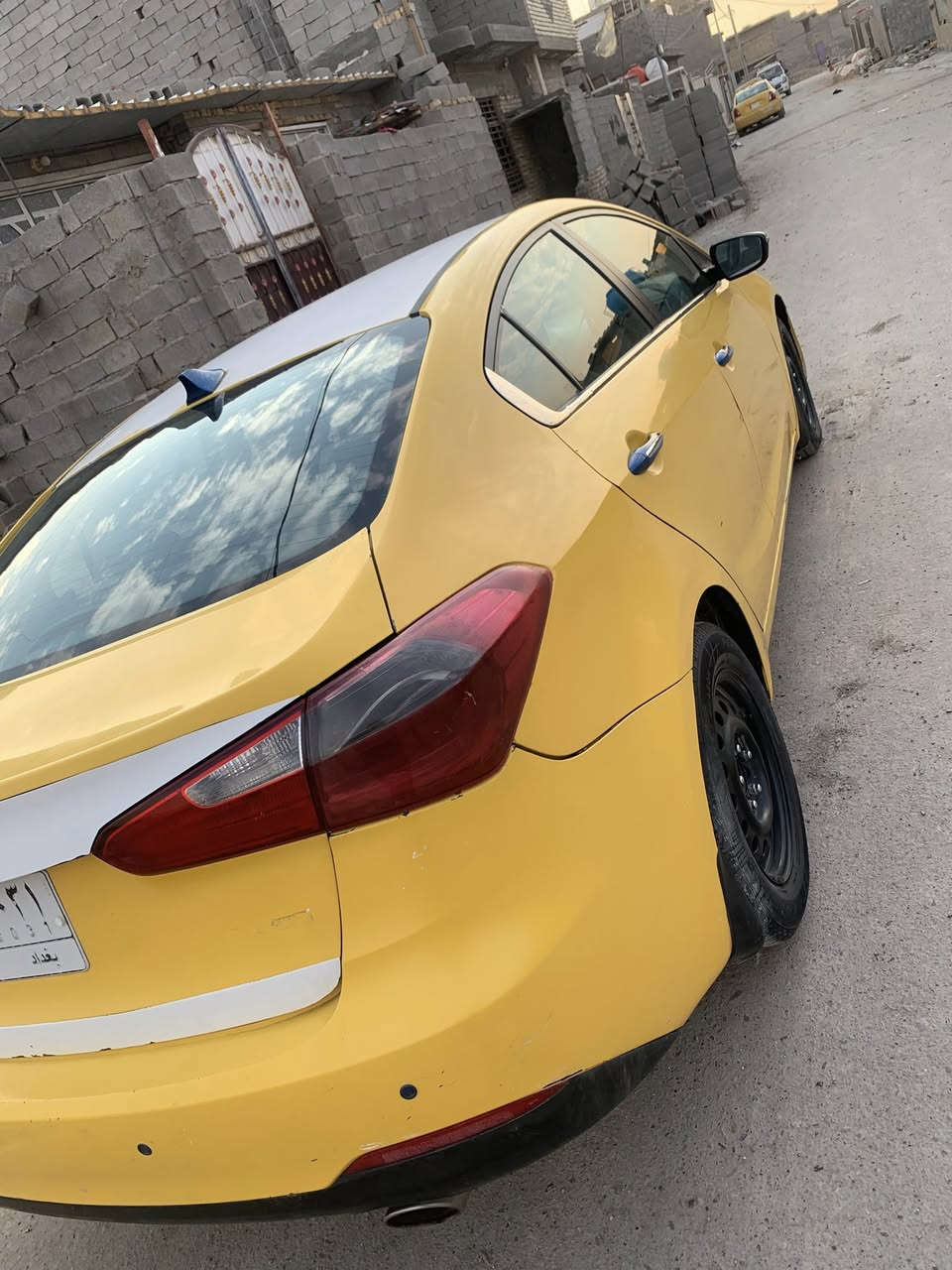 يا الله السلام عليكم فورتي موديل 2015 نص فول تحكم ستيرن جهتين مري شفط شاشه اعطال 3 وضعيات قيادة رقم بغداد بسمي بيها جاملغ امامي صفحه السايق حادث امريكا وجاملغ خلفي صفحه السايق هنا بالعراق مكينة 1800 دوش قبل شهر شديتها السعر 90 وبيها مجال قليل كلش العنوان بغداد مدينة الصدر رقم ***********
