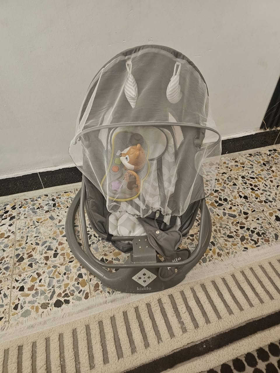 للبيع كرسي هزاز كهربائي مستعمل ساعة وحدة جديد سعرة ٥٠ الف يوجد توصيل مجاني والماعندة والحالته ضعيفة اجيبه اله بلاش  مكاني بغداد للاتصال واتس اب ***********

