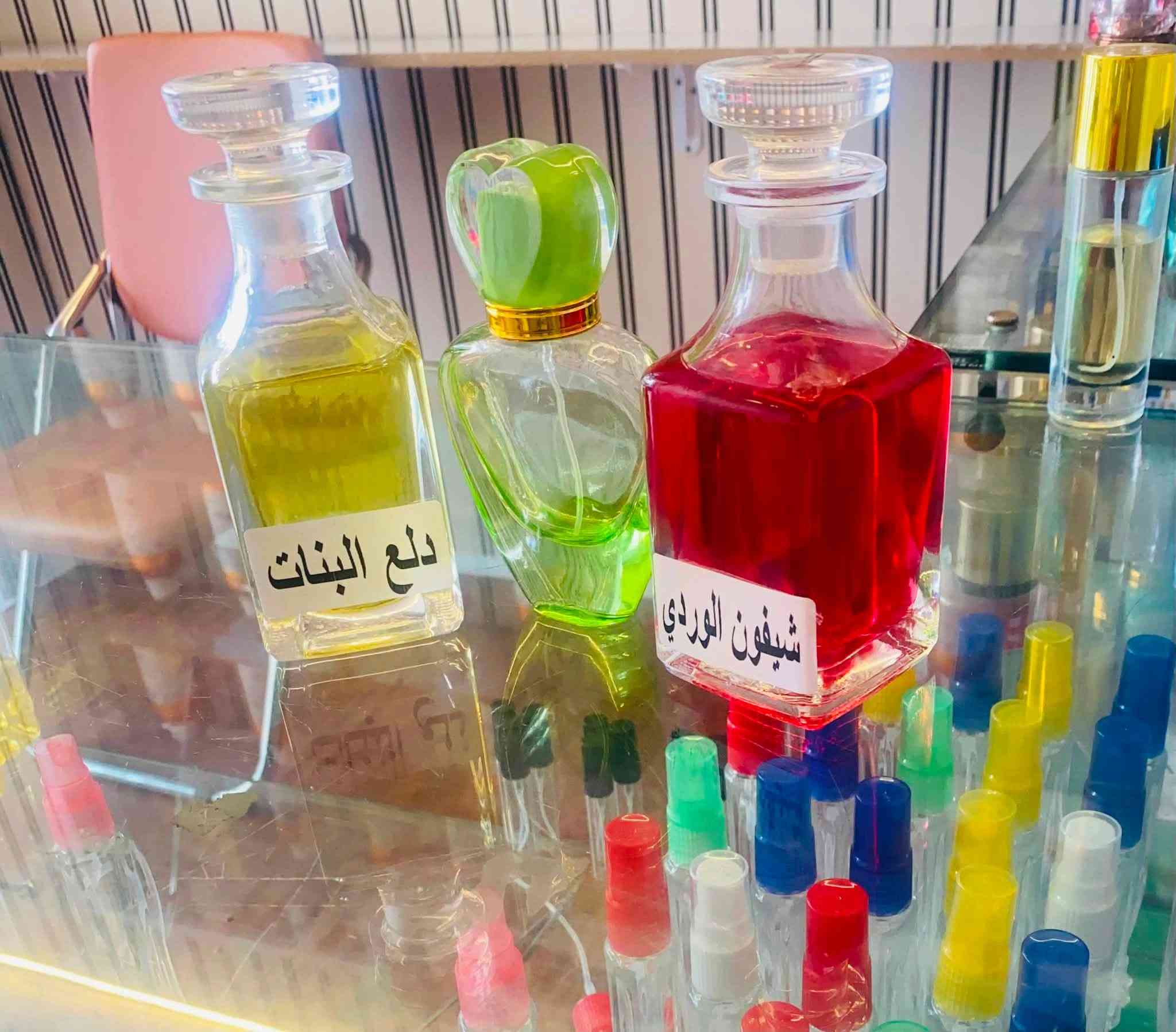 ✨ كوزمتك حمودي ✨�🌸 للعطور الأصلية والمميزة�🧴 مستحضرات التجميل والعناية بالبشرة�🎁 هدايا وإكسسوارات مختارة بعناية
📍 العنوان: شوك شلال�📞 للطلب والاستفسار: ***********
“عطرك… بصمتك، وجمالك… عنوان أناقتك.”�أهلاً وسهلاً بكم، ثقتكم هي سر تميزنا.
