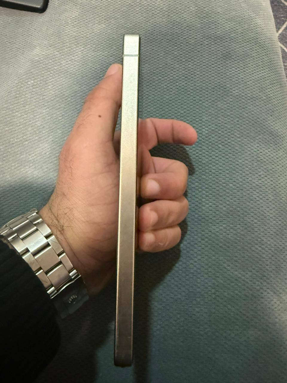 S25 ULTRA
جهاز جديد 
ذاكرة ٢٥٦
للبيع كامل ملحقات الكيبل الي بلكارتون مامفتوح 
سعرة ١١٥٠وبي مجال جداً بسيط 
مكاني الشعب حي سومر 
***********
