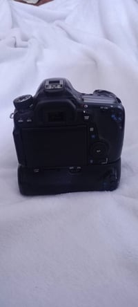 كامرتين كانون للبيع  70D 700D عدسه70/300 مع كامل الملحقات  بطاريه  كرب...