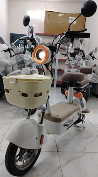 1-دراجات كهربائية حجم 14 2-اربعة بطاريات 3-شاشة ديجيتال LCD 4-لايت أما...