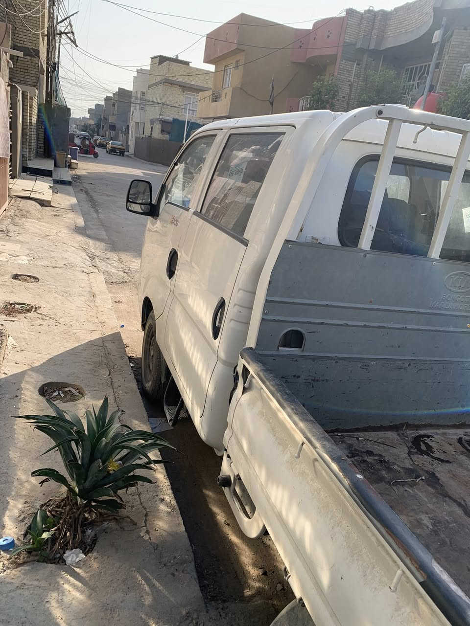 السلام عليكم اخوان كيا دبل قمارة محرك 2700 رقم واسط موديل 2014 بسمي مكان السيارة بغداد بيها تلحيظات بسيطة السونار مرفق بلصور السعر 123 رفم الهاتف ***********
