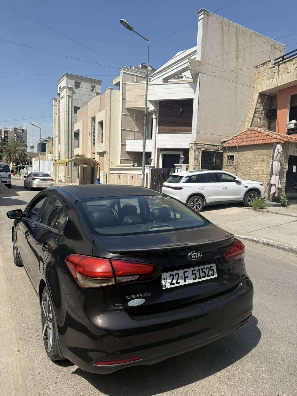 سيراتو 2017  وارد ايراني يعني فول الفول ماشيه 86الف
محرك 2000فتحه بصمه كشنات جلد وخزن ميموري تدفئة 
وتبريد بالكشنات تدفئه. بالستيرن ورادرات تبريد قطعتين 
ولدات امامي خلفي حساس امامي خلفي 5 ويل كب شاشه وكاميرا 
كير محرك كفاله بيها بارد بل جاملغ امامي فقط
سعرها 147 وقابل للتفاوض 
السياره بسمي وسنويه جديده وهزه جديده
السياره وياها شاشه كار بلي وشاشتها البلاديه وياها منضومه زنون عالي 
بغداد.
***********.
