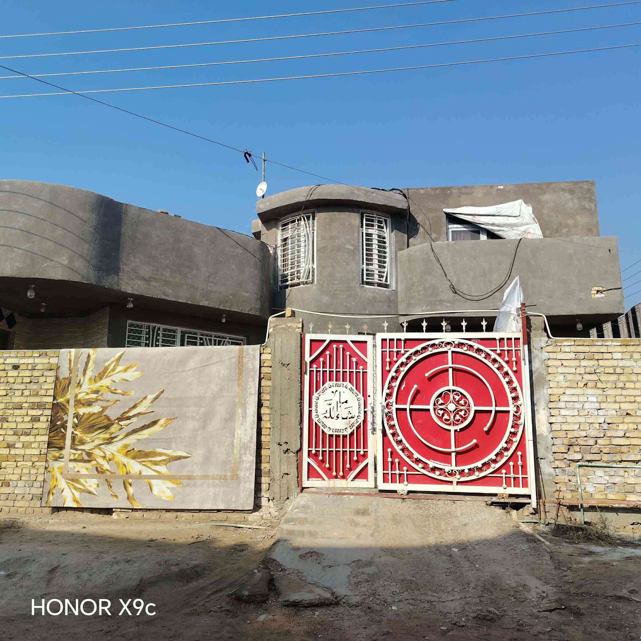 سلام عليكم بيت للبيع طابو صرف مساحته 300 بناء حديث 
قرب مستشفى القاسم حي الشهداء+متوفر ماء مولد وطني
  *********** موجود واتساب تفاصيل
