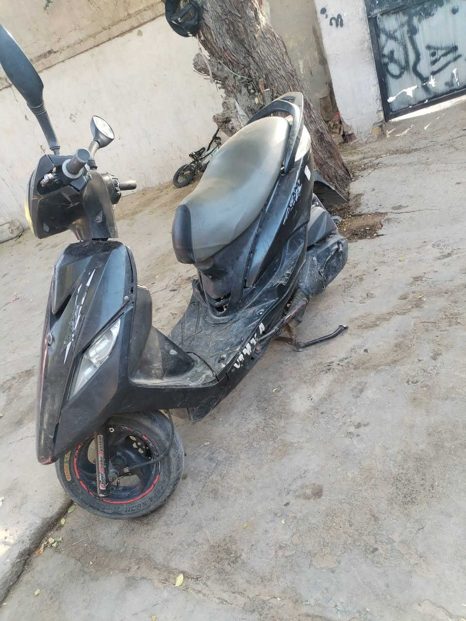 سلام عليكم ثعلب نضيفه للبيع كلشي شغال بيها مكاني بغداد غزاليه السعر ٤٠٠ وبيها مجال بسيط رقم الهاتف ***********

