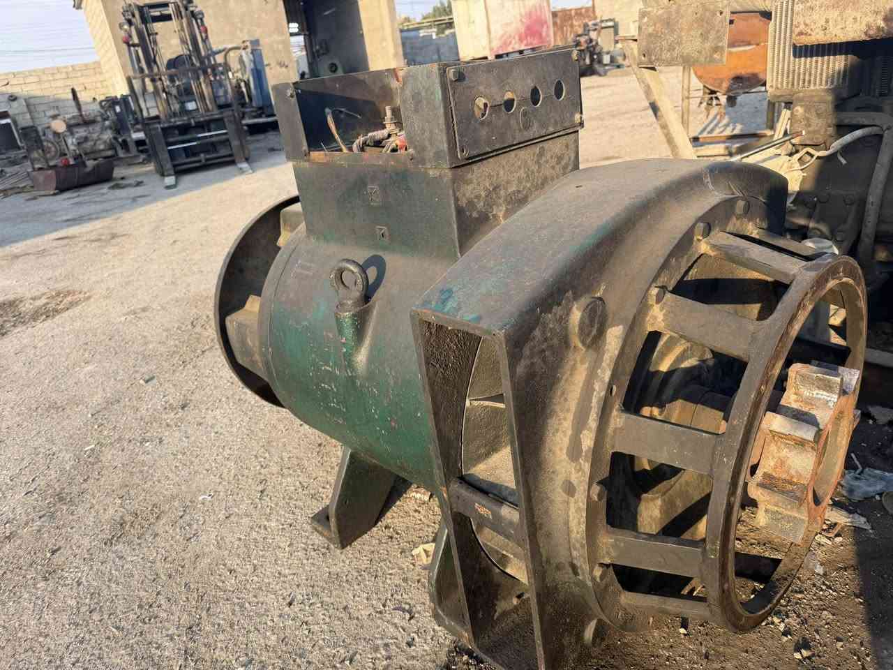 للبيع راس توليد حجم 350 كيفي 
دبل بوربرين داير 51 السعر 25 ورقة العنوان بغداد المعامل 
***********
***********
