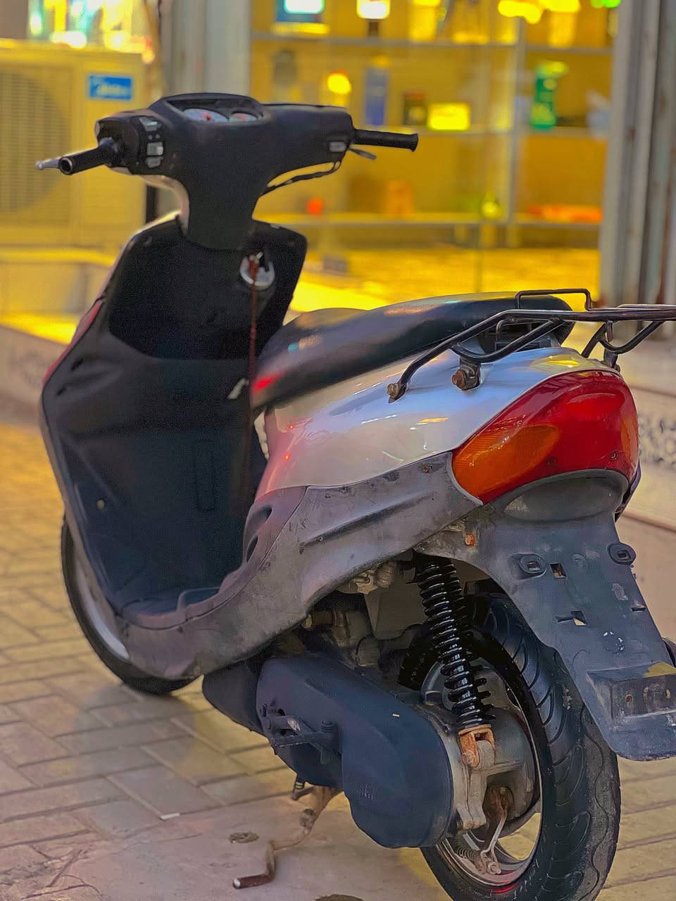 دراجة تسعة جديدة بكل معنة الكلمة ما مفتوحة مال وكيل استعمال جداً قليل كاملة من كلشي  ملحة سلف   هندر اشاير لايتات عالي ناصي هورن بريك  ورة كدام قفال ستيرن وصندوك دبلات 100% كفراتهة كلهة بلاد والكابريتة هم بلاد دراجة ما ملعوب بيهة نهائين وما مستخدمة اخذتهة قبل 4 أشهر وكيل وما طلعت بيهة صارت علي بستمية هسة اريد ابيعهة ما محتاجهة سعرها 300 نهايتهة قفل ما بيها مجال يعجبك سعر تصل ما عجبك عوفهة موجود واتساب وتصال *********** 
‏مكاني بصرة جزائر
