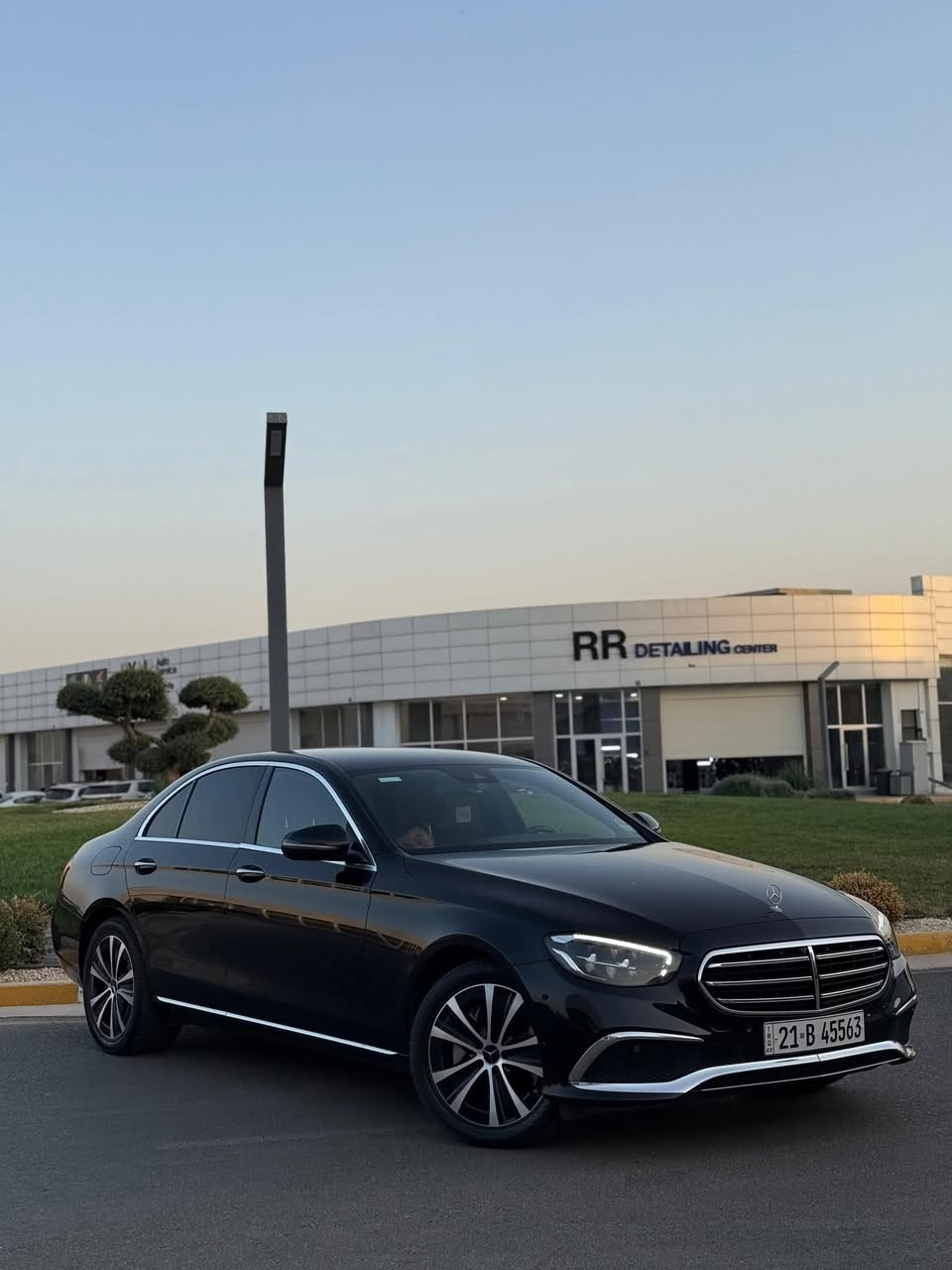 E300   سياره كفالة عامه وارد الماني فول مواصفات بس بدون بانوراما كاميرات 360  رادارات 360  و سعر  365$ 
***********    موديل  2023
