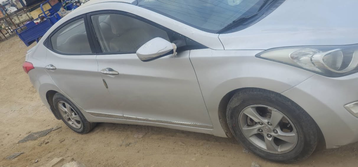 سياره النترا افانتي ٢٠١٢ مكفوله من الضربه
كير وحداديه مكفوله
فقط صبغ وبارد جدا قليل 
السياره جاهزه من كلشي 
تايرات  صار سبوع من شادهن 
دوشمه جديده 
حساسات 
شاشه اصليه 
كامره 
محرك gdi1600
رقمه ديوانيه 
السعر ٩٢ وبيه مجال
رقمي اليحب يتصل 
***********
