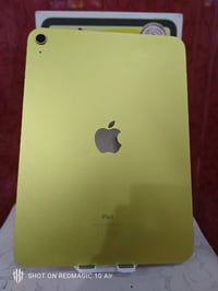 أيباد 10 لون  اصفر عربي ماستر الايباد فقط ويا كارتونه  بطاريه 90 ذكره ...