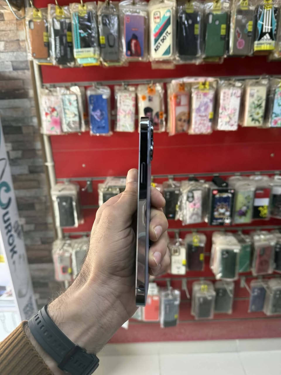 ايفون 13pro maxs
نسخه الشرق الاوسط
وذاكره٢٥٦
بطاريه ١٠٠
تك سيم
نظافه ١٠٠٪
 جهازكبس وتر بروف
السعر ٦٨٠ وبيه مجال بسيط
العنوان موصل جانب الايمن حي الجوسق سايدين المطار
مكتب الاخوين للموبايلات
***********
***********
