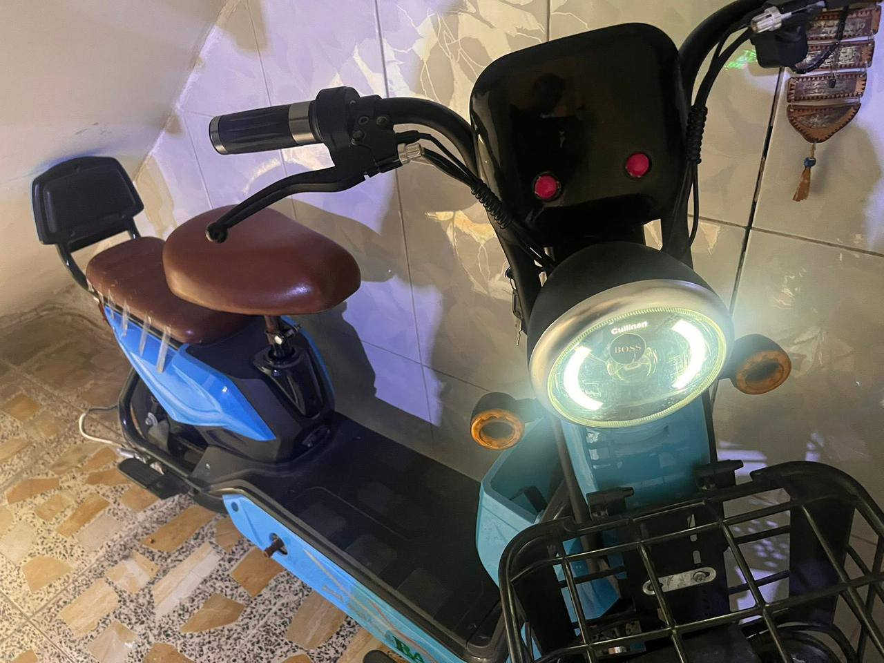 للبيع دراجه شحن ب 200

سرعتها 45

تمشي 35 كيلو 

بيها بصمه و سويج و قفل تاير و نذار 

تتحمل وزن 160 

بيها دبل إشاره و ضوه و ثلاث نمر 

التاير الأمامي مخلوع تصليحه ب 15 ألف 

و اربع بطاريات أصليات ليثيوم 

ماكني بغداد المعالف للاستفسار خاص او راسلني على هاذ الرقم / ***********
