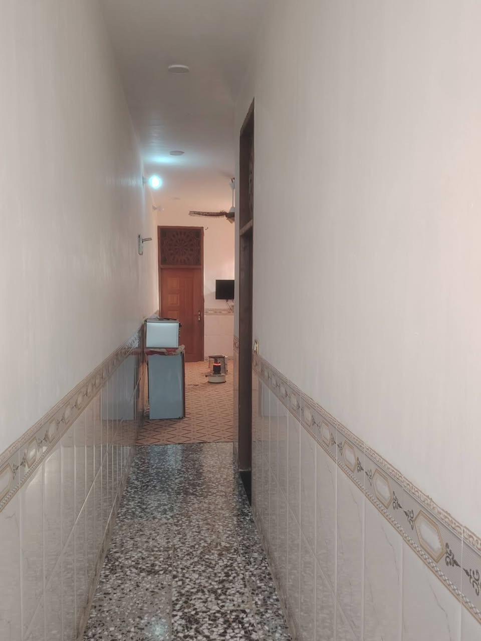 سلام عليكم مشتملات 2للبيع الموقع مقابيل مطعم المسافر نزله المشروع 400متر عن شارع العام متوفر ماء وكهرباء ومولد سحب بناء طابوك رقم مبايل ***********
