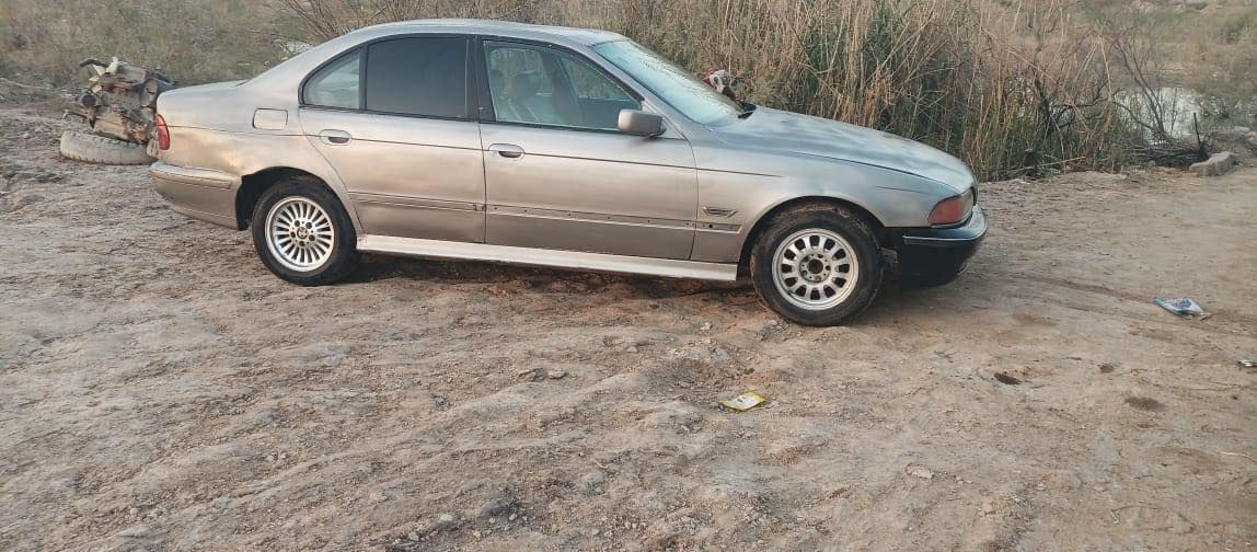 بي ام صقر موديل 97 سياره مكلوبه ومعمره رقمها بصره مكينه وكير ففيتي 3000 السعر 25 وبيها مجال مكان السياره العماره التواصل ع رقم فقط ***********
