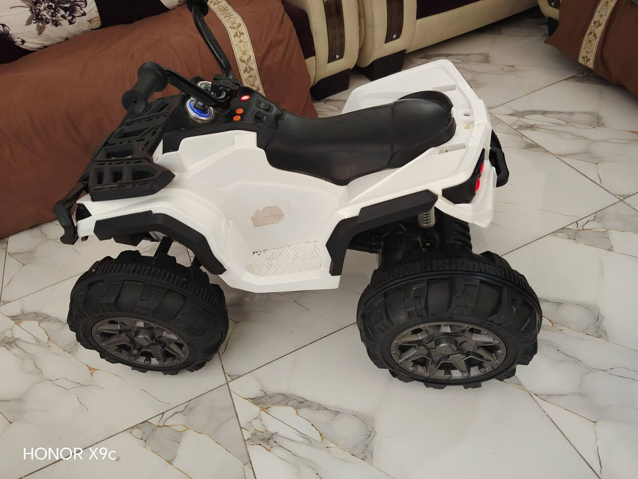 اغراض كلهن بيت واحد
مروحه جداريه توشيبا ٢٥
شاشه وياهه جهاز نت حجم ٣٢ السعر ٨٥
سياره اطفال شحن شغاله نقصهه محوله ٩٠
بلاجكتور يشتغل علمولده ويا سيار ٤٠ الف
حي الجامعة
***********
