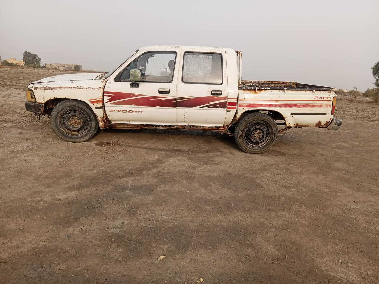 سلام عليكم للبيع تيوته مديل 92 رقم قادسيه مشروع وطني شرط تحويل ثاني يوم محرك كروسيده ينقص كير مكفول شاصي مكفول سياره مكفوله من الكلبه اربع بيبان جدد عوزه بس صبق الكشر شوف العين ابيع كوم حديد اتعهد بلمداور سعر 23وبيه مجال *********** مكان سماوه الخضر
