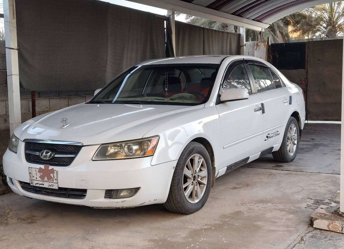 سوناتا ابيض صدفي موديل 2007 محركV6 امريكي (كندي) كير. محرك. تبريد. تدفئه. سياره جاهزه من كلشي نقصه لاستيك هوزن خلفي فقط. فتحة سقف ومواصفات. 
سياره مصبوغه عام جماليه وكفاله من الحادث والگصه حادثه من امريكا جاملغ امامي عكس سايق فقط ويمي باب خلفي بي شغله شبر مو اكثر موضح بالصوره. 
السعر $83وبيه مجال بسيط 
مكانه /الانبار /قضاء عنه 
***********تواصل واتساب
