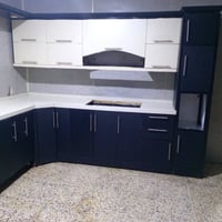 كاونتر للبيع مساحة ٩ متر ابواب hdf مرمر حوارتز ضرر بسيط في اطراف الابو...