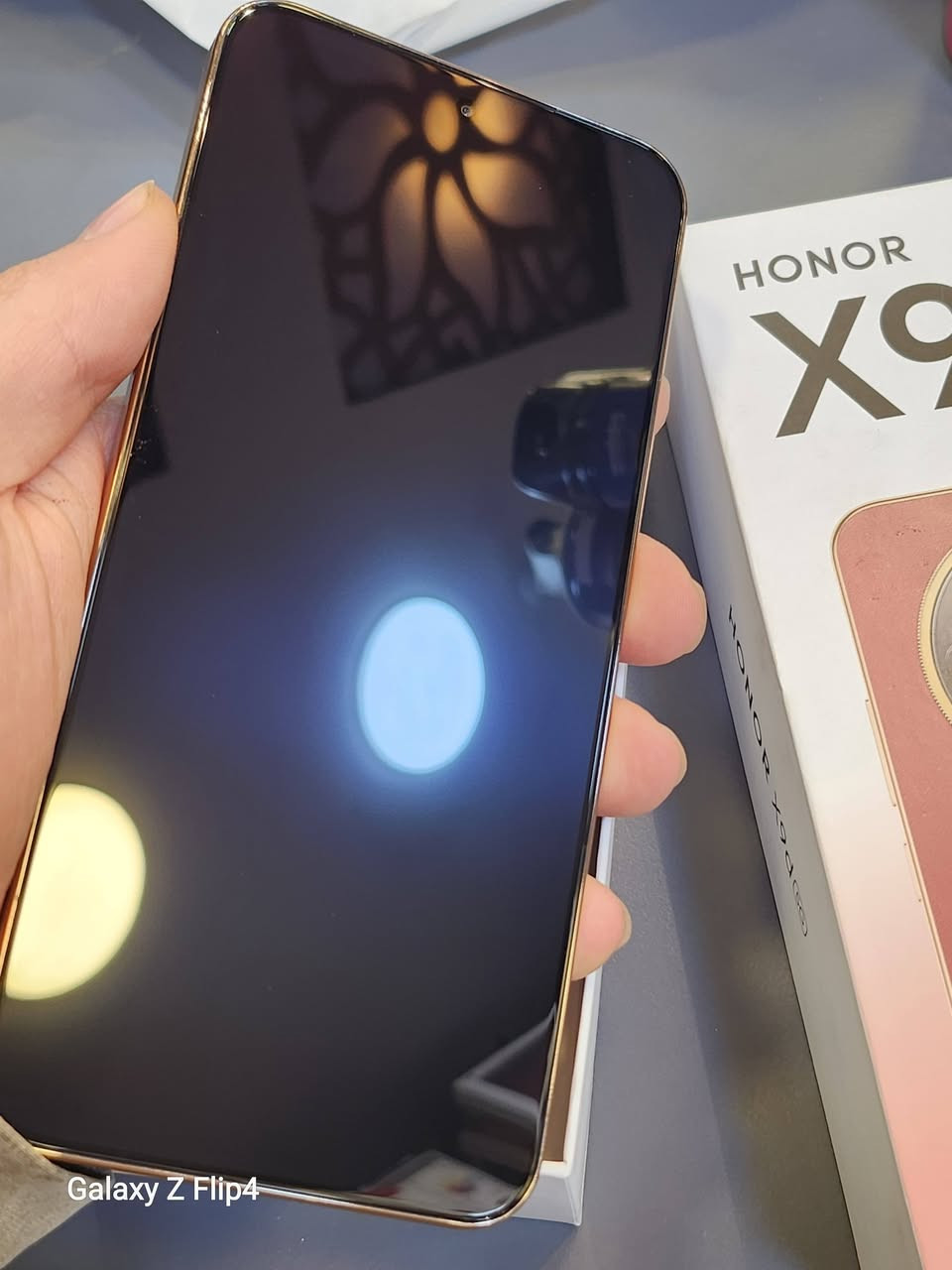 هونر x9 d
ذاكرة 256/12
نضافة 100% مستعمل كلش قليل
كامل ملحقات 
السعر 350 الف
بغداد حي الجهاد
***********
